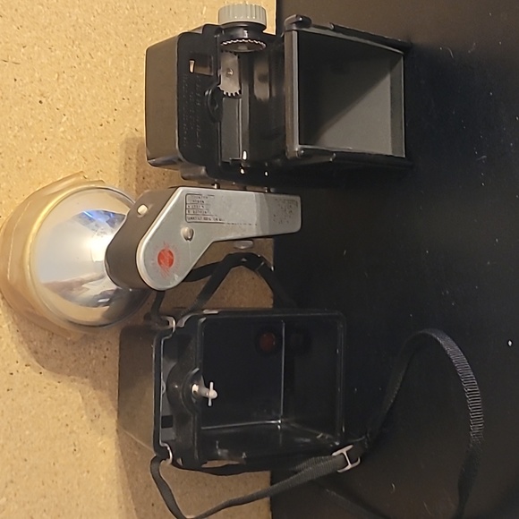 Vintage Kodak Brownie Bullseye Camera With Flash Attachment - Picture 8 of 10